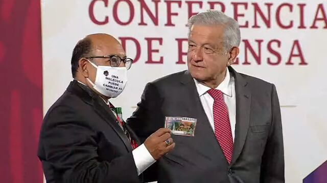 Lord Molécula modela boleto de la Lotería Nacional del Gran Sorteo Especial 263 del 15 de septiembre con AMLO