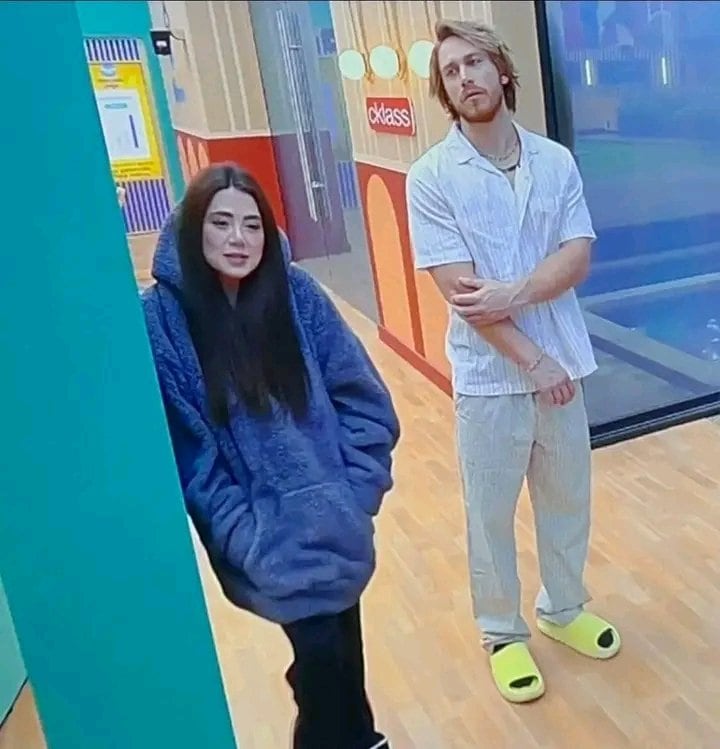 Mariana Botas con la sudadera de Aldo Tamez de Nigris