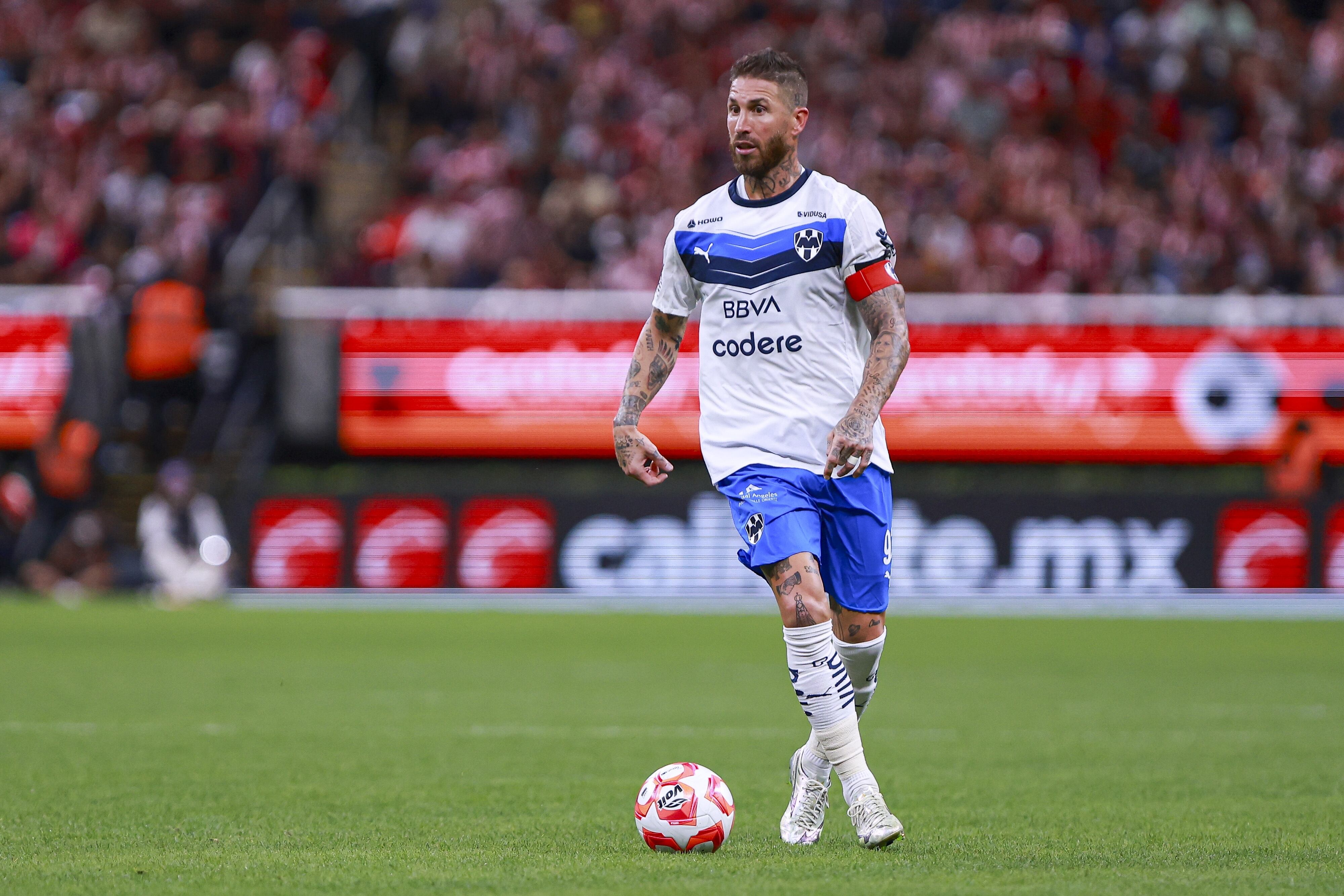 Nuevo desprecio de Sergio Ramos a Rayados: Prefiere irse a los Grammys que reportar con Monterrey.