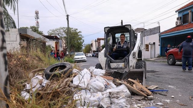 Brigadas de Monterrey mejoran movilidad y seguridad en calles de colonia Del Maestro