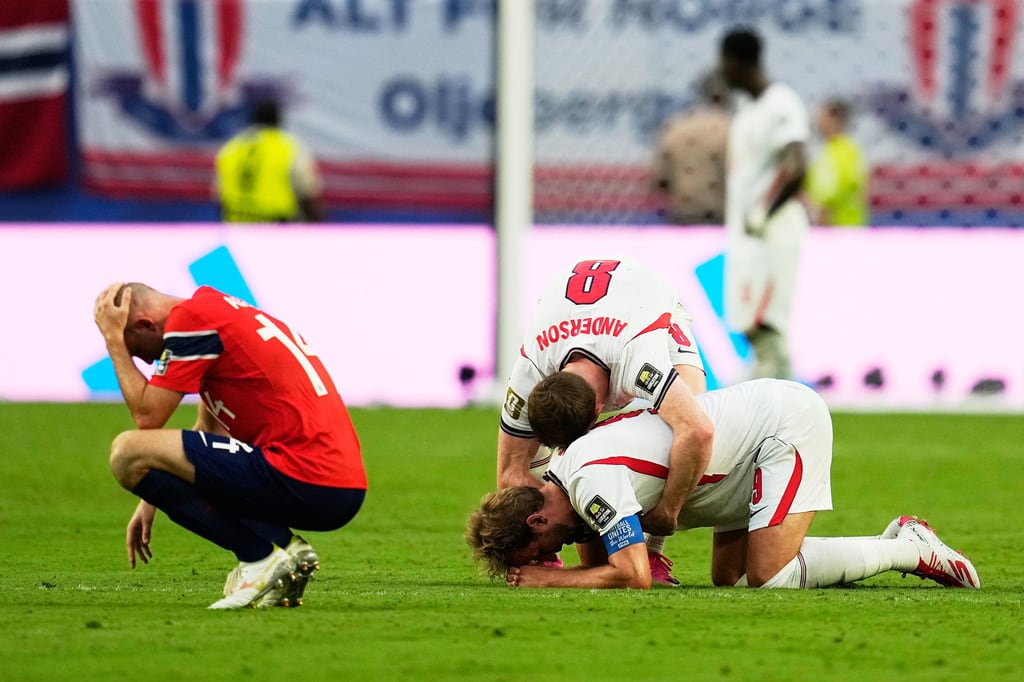 Polémica en el Noruega vs Inglaterra: una cámara influyó en la jugada del primer gol inglés.