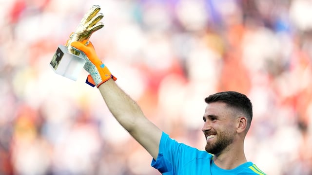 Unai Simón conquista el Guante de Oro del Mundial 2026 como mejor portero del torneo.