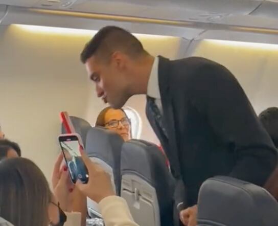 Sobrecargo más guapo del mundo