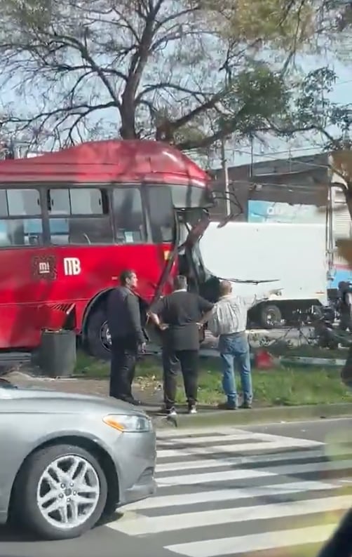 Choque del Metrobús en la Línea 2