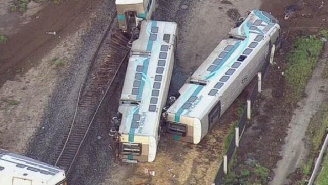 Descarrila tren de Metrolink en Los Angeles; al menos 30 heridos