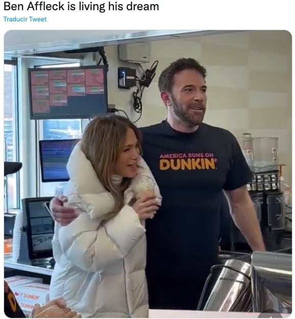 Ben Affleck es visto atendiendo un Dunkin’ Donuts