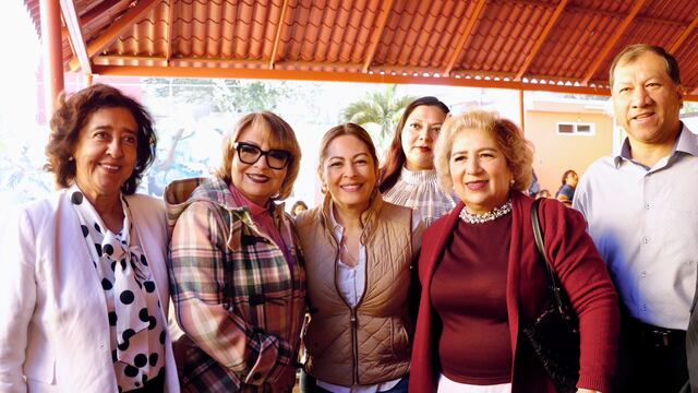 Lucy Meza, senadora, al centro