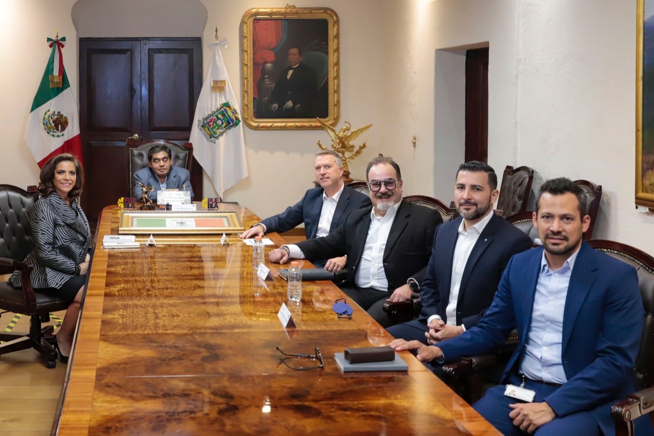 Volkswagen presenta a Miguel Barbosa proyectos de inversión en Puebla