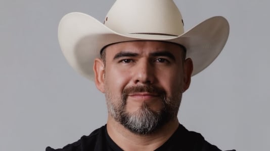 ¿Quién es Manuel Cantú? El Potro que tapa baches en México