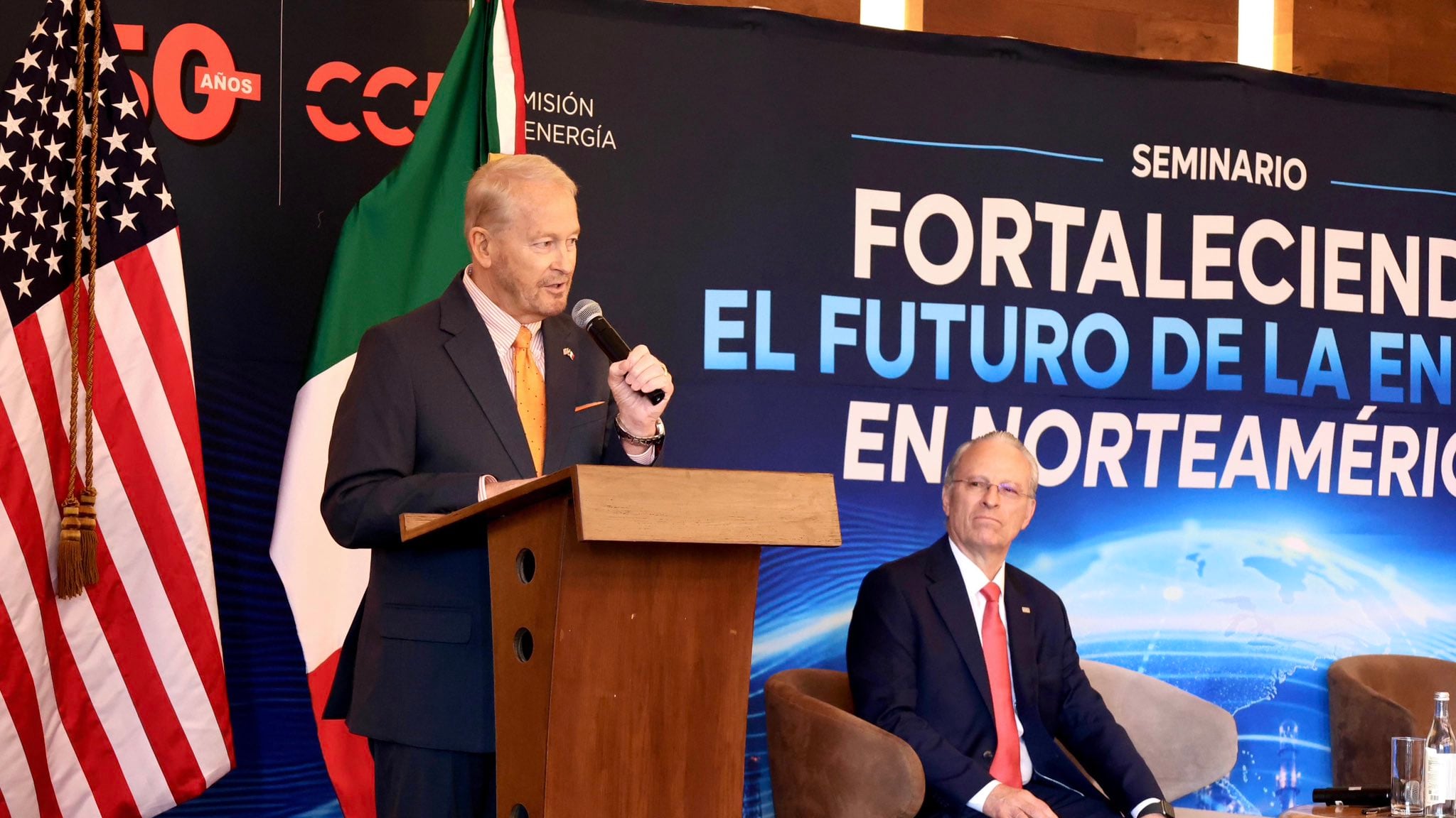 CCE y Ronald Johnson abordan exportación petrolera entre México y Estados Unidos