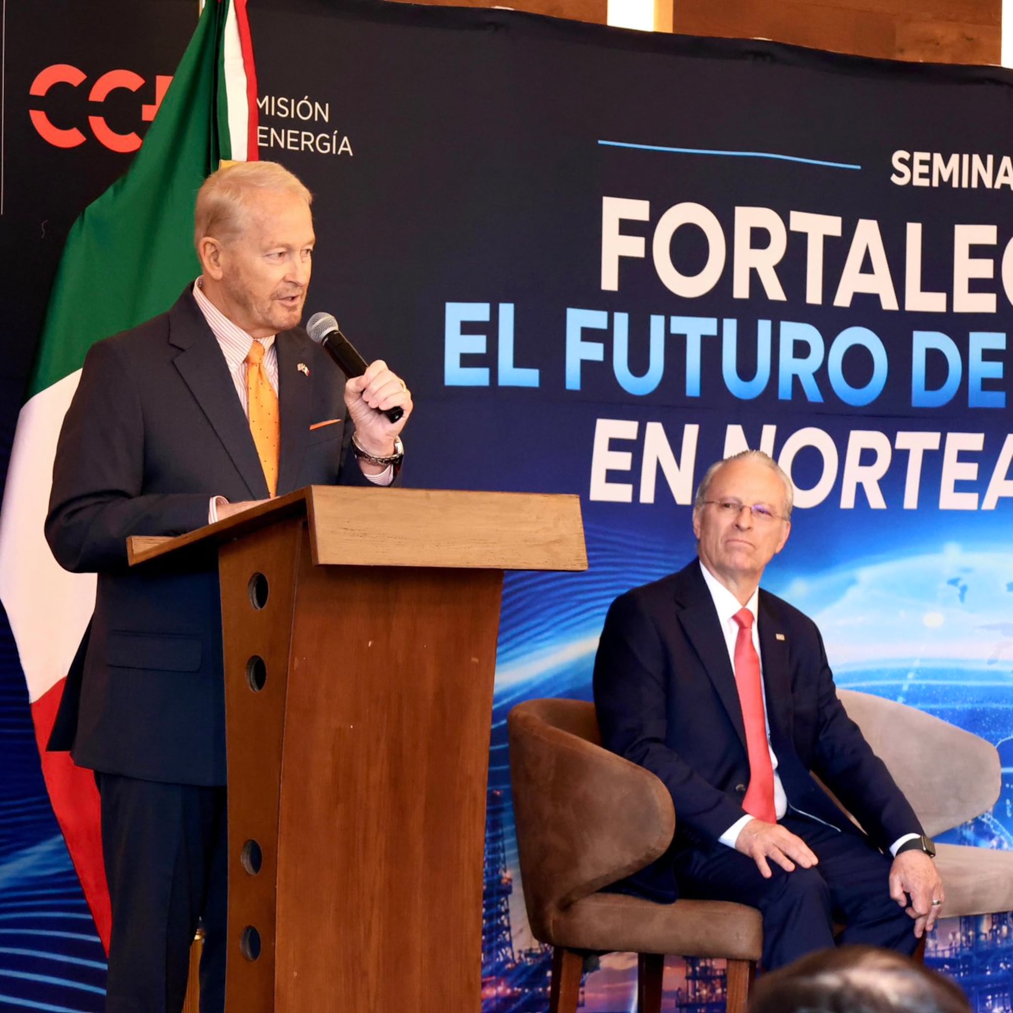 CCE y Ronald Johnson abordan exportación petrolera entre México y Estados Unidos
