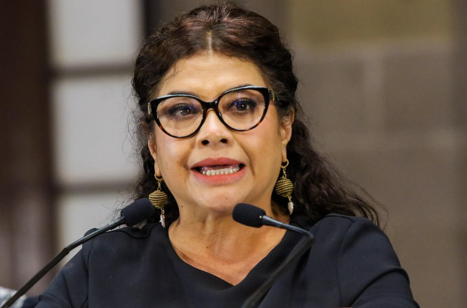 Clara Brugada es apoyada en funeral de Ximena Guzmán y José Muñoz: "No estás sola"
