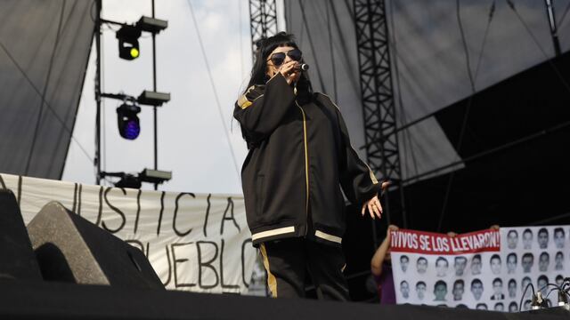 Amandititita durante su participación en el Vive Latino. Críticas a Morrissey.