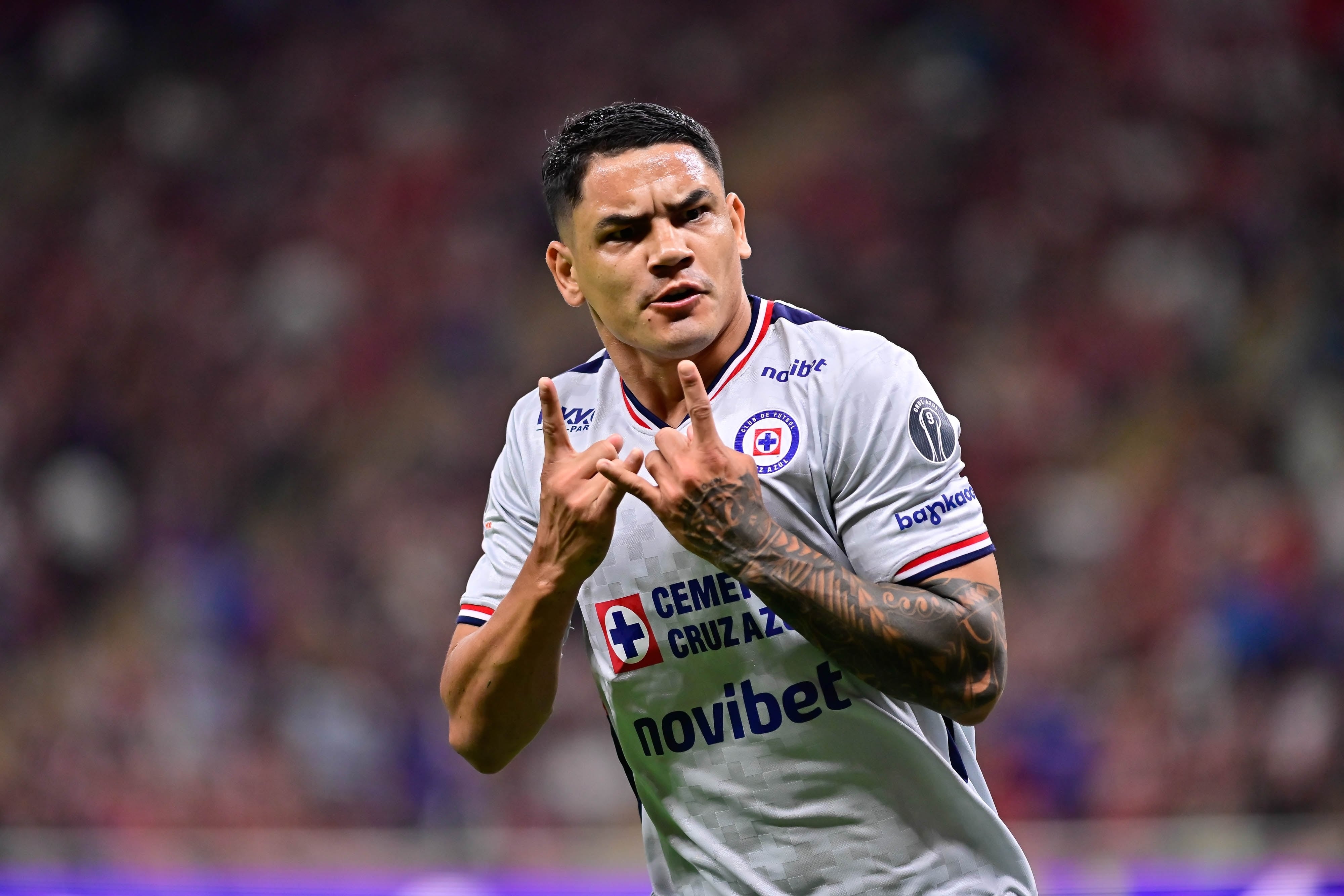Gabriel 'Toro' Fernández con Cruz Azul.