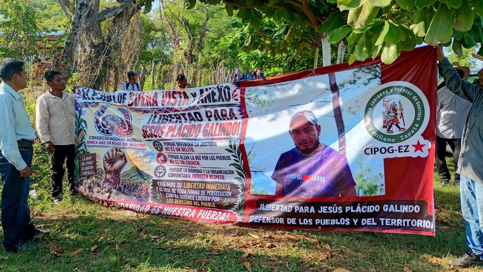 Bloqueo en carretera Acapulco-Pinotepa Nacional por protesta para liberar a Jesús Plácido Galindo