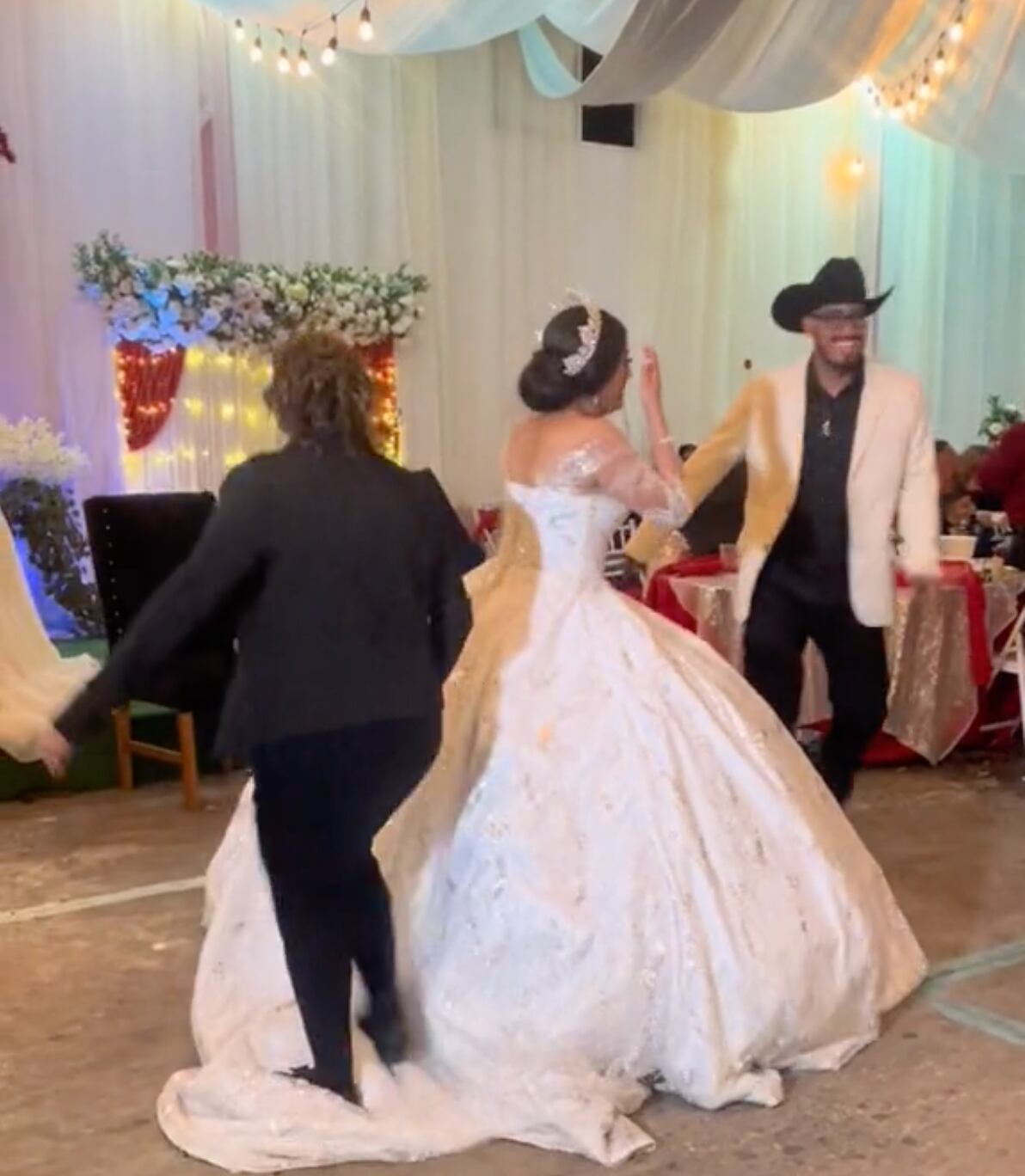 Tía pisa vestido de novia