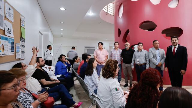 Martí Batres visita Clínica de Medicina Familiar del ISSSTE en Puebla