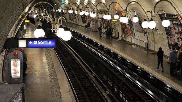 Metro de París detienen a 2 hombres amenazaron con explosión de tanques de gas