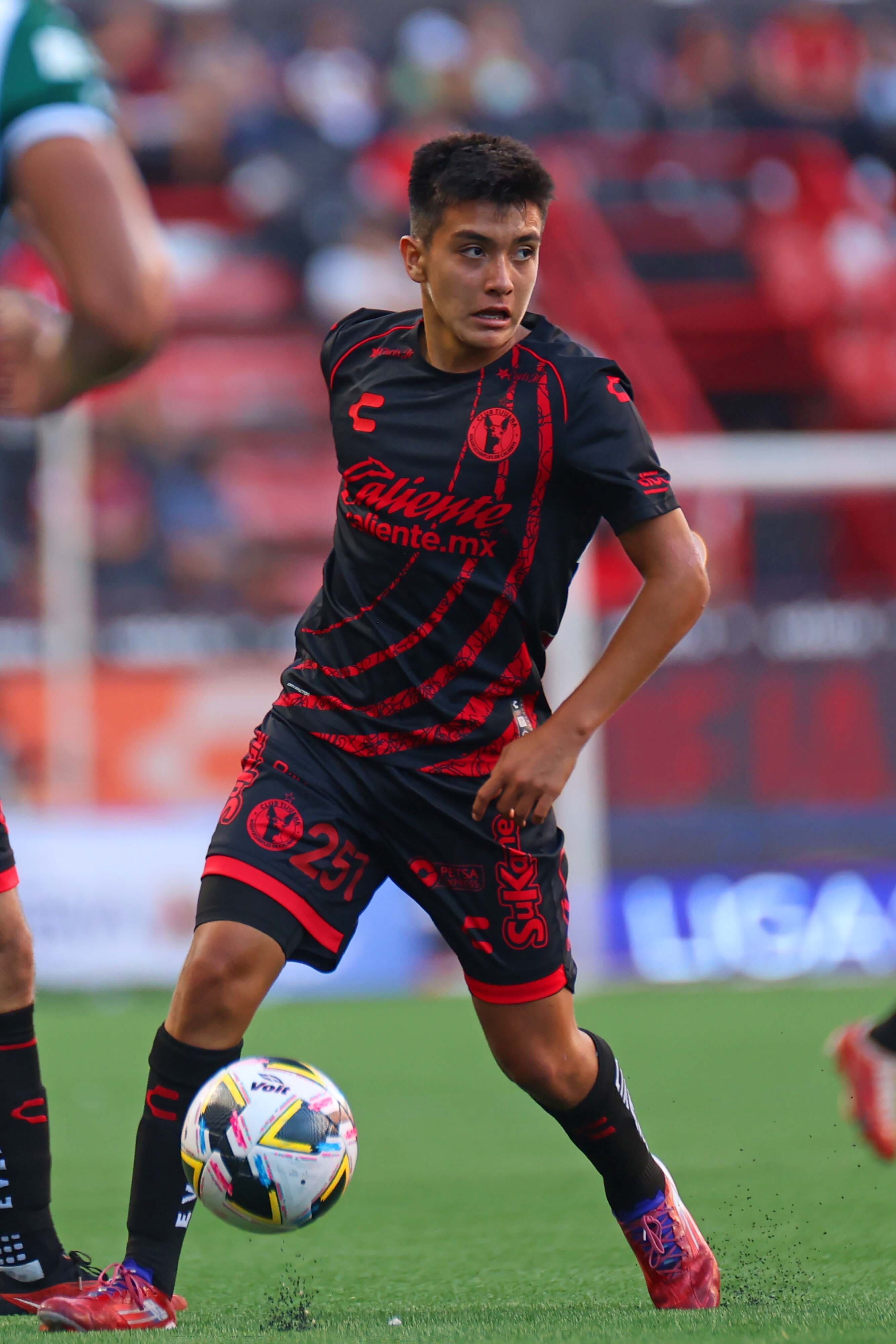Gilberto Mora debuta a los 15 en la Liga MX