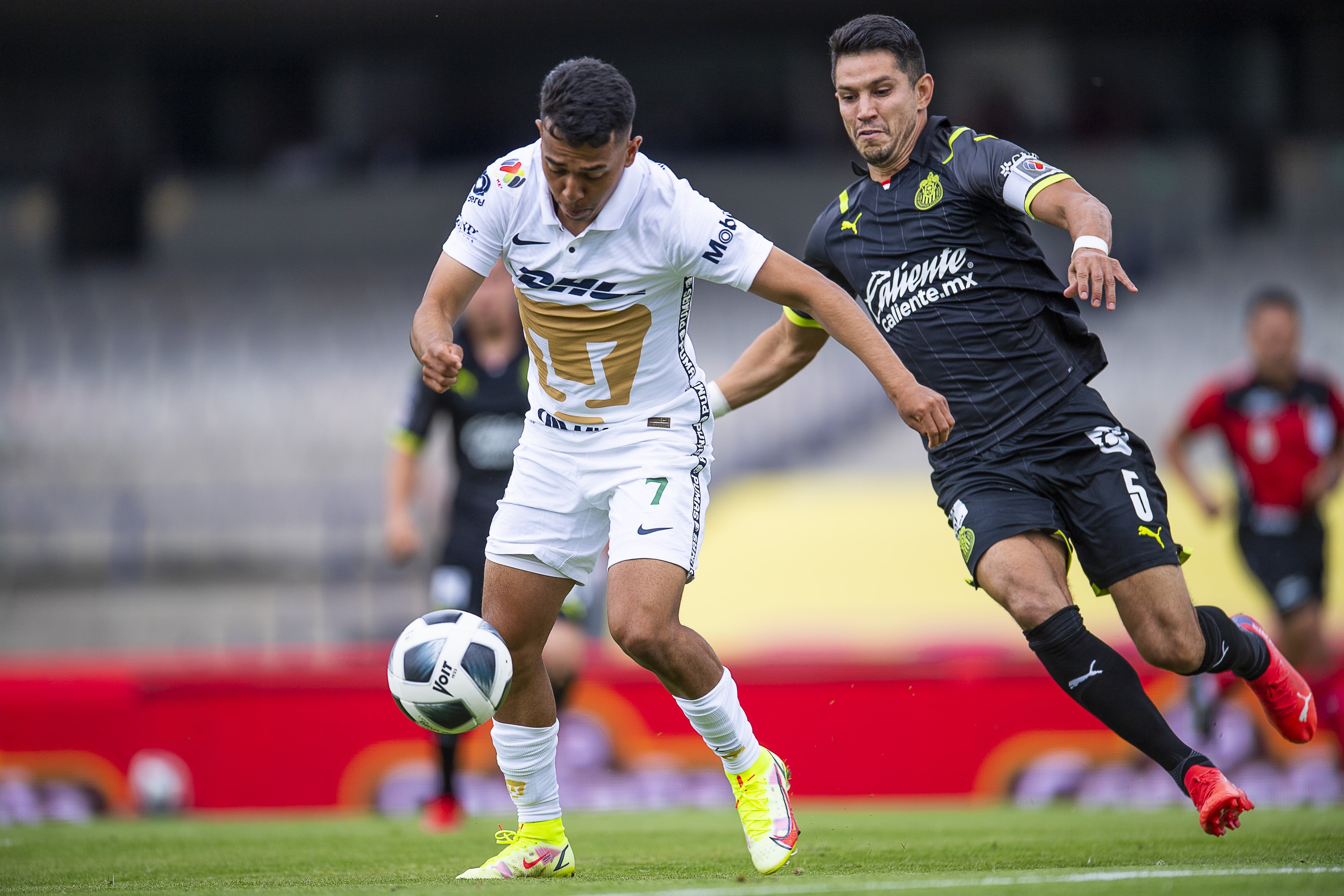 Pumas vs Chivas