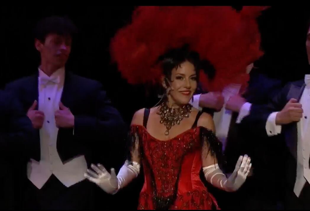 Stephanie Salas en el homenaje a Silvia Pinal