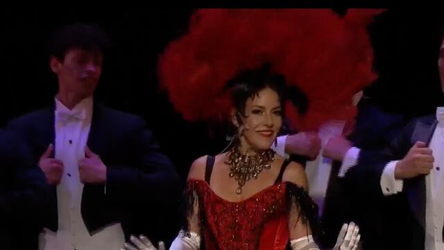 Stephanie Salas en el homenaje a Silvia Pinal