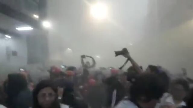 Uso de extintores en la protesta feminista.