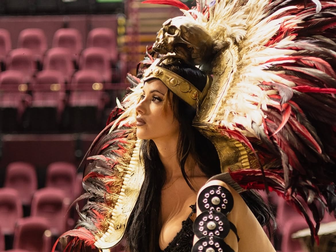 Gala Montes como Malinche.
