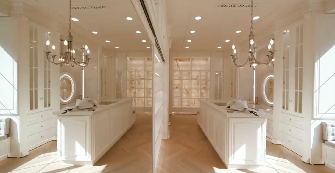 Andy Benavides presume su closet de lujo