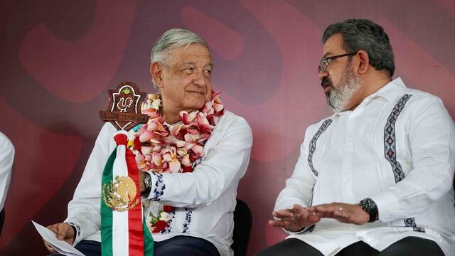 AMLO inaugura camino artesanal en San Juan Lachigalla, Oaxaca