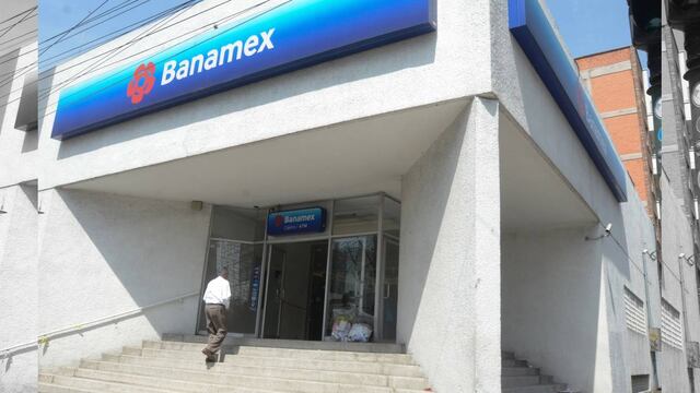 En los estados de Jalisco, Colima y Nayarit, a partir de las 12:00 horas se suspendieron las actividades bacarias y financieras ante el impato del huracán "Patricia".