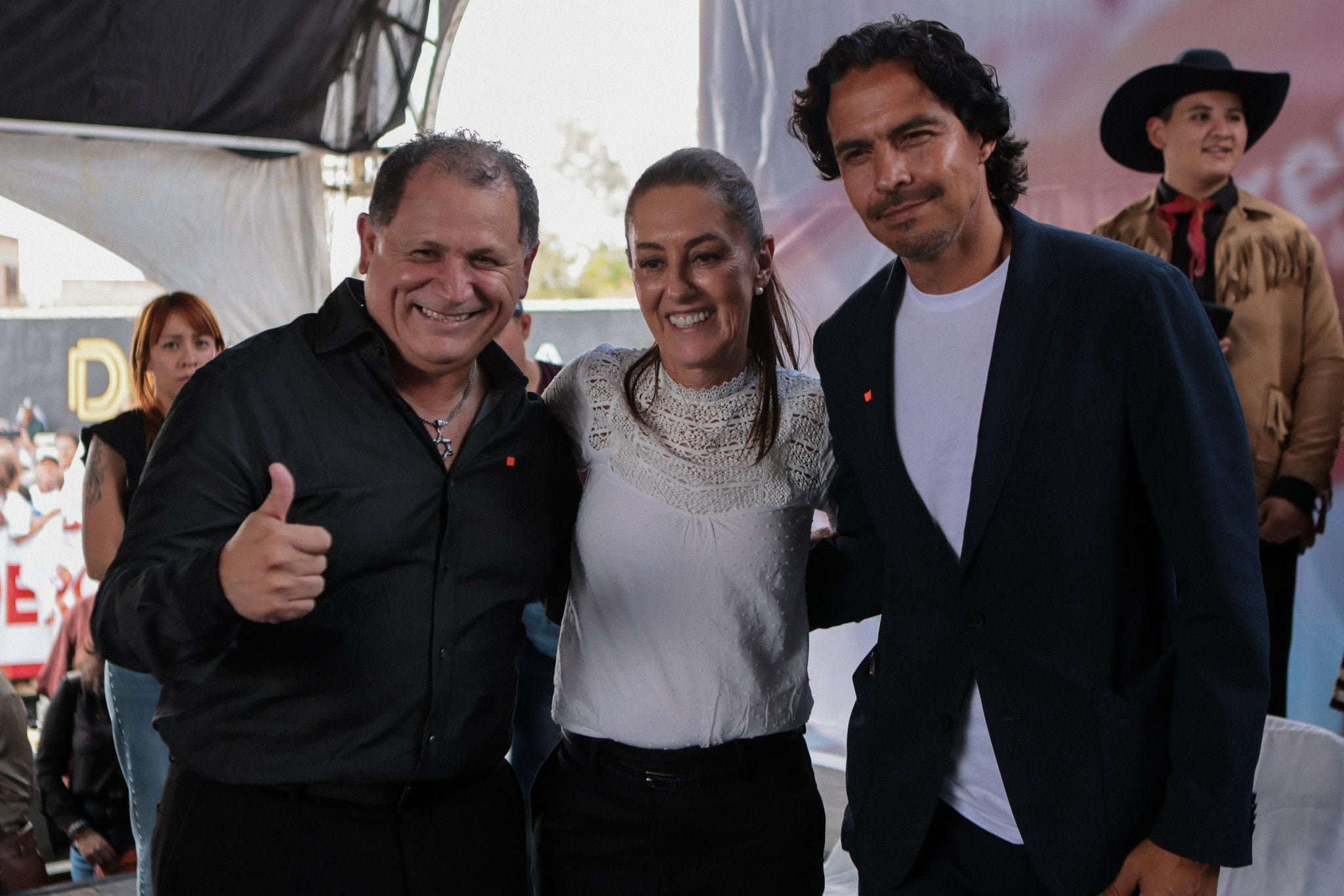 Claudia Sheinbaum ficha dos referentes históricos del futbol mexicano