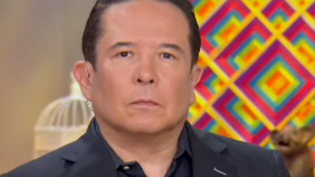Gustavo Adolfo Infante al oír palabras de Joanna Vega-Biestro.