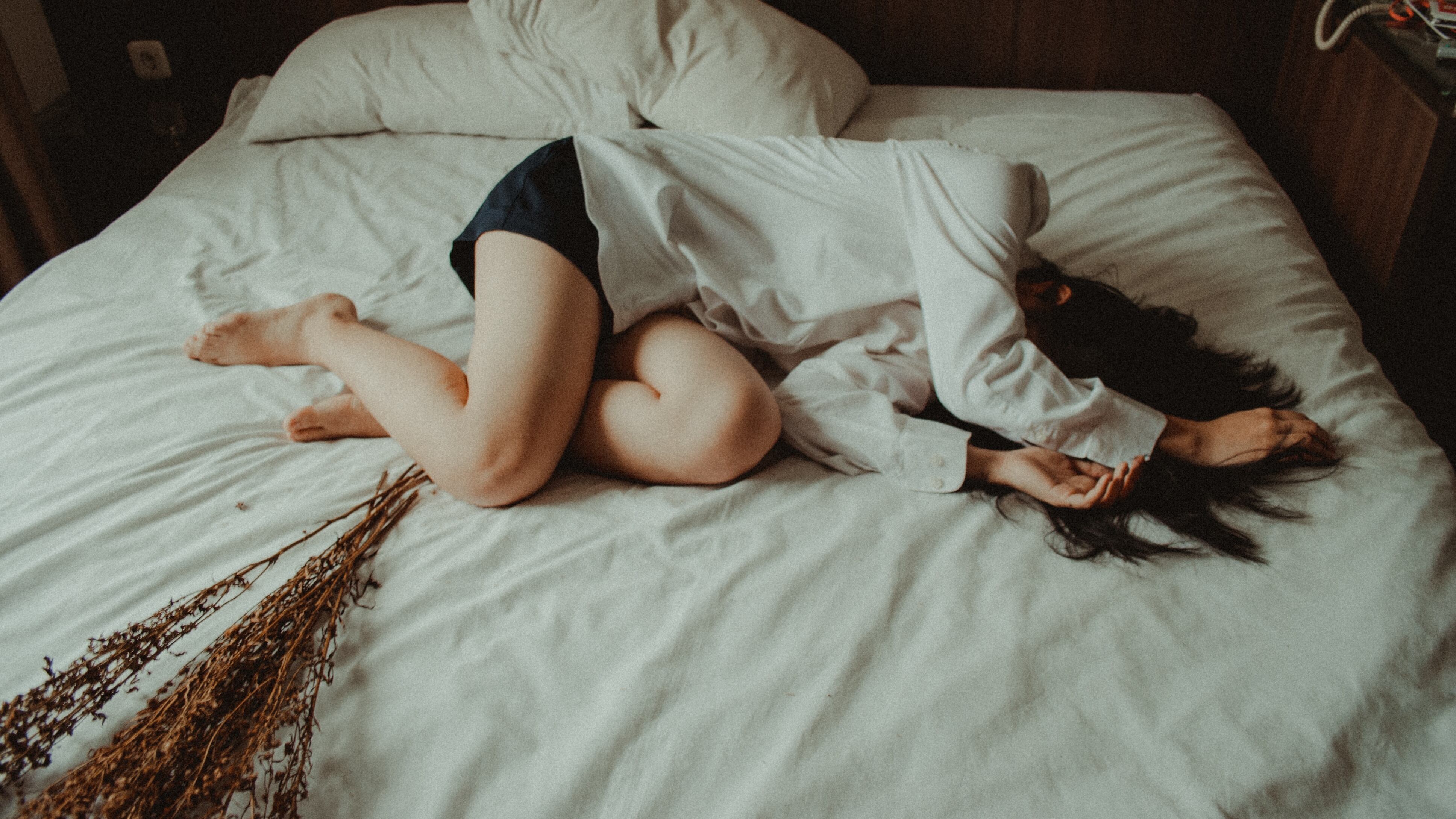 Cólicos menstruales pueden ser tan dolorosos como un infarto