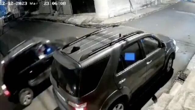 Conductor de camioneta de lujo dispara contra ladrones en Ecuador