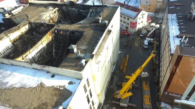 Incendio en centro comercial.