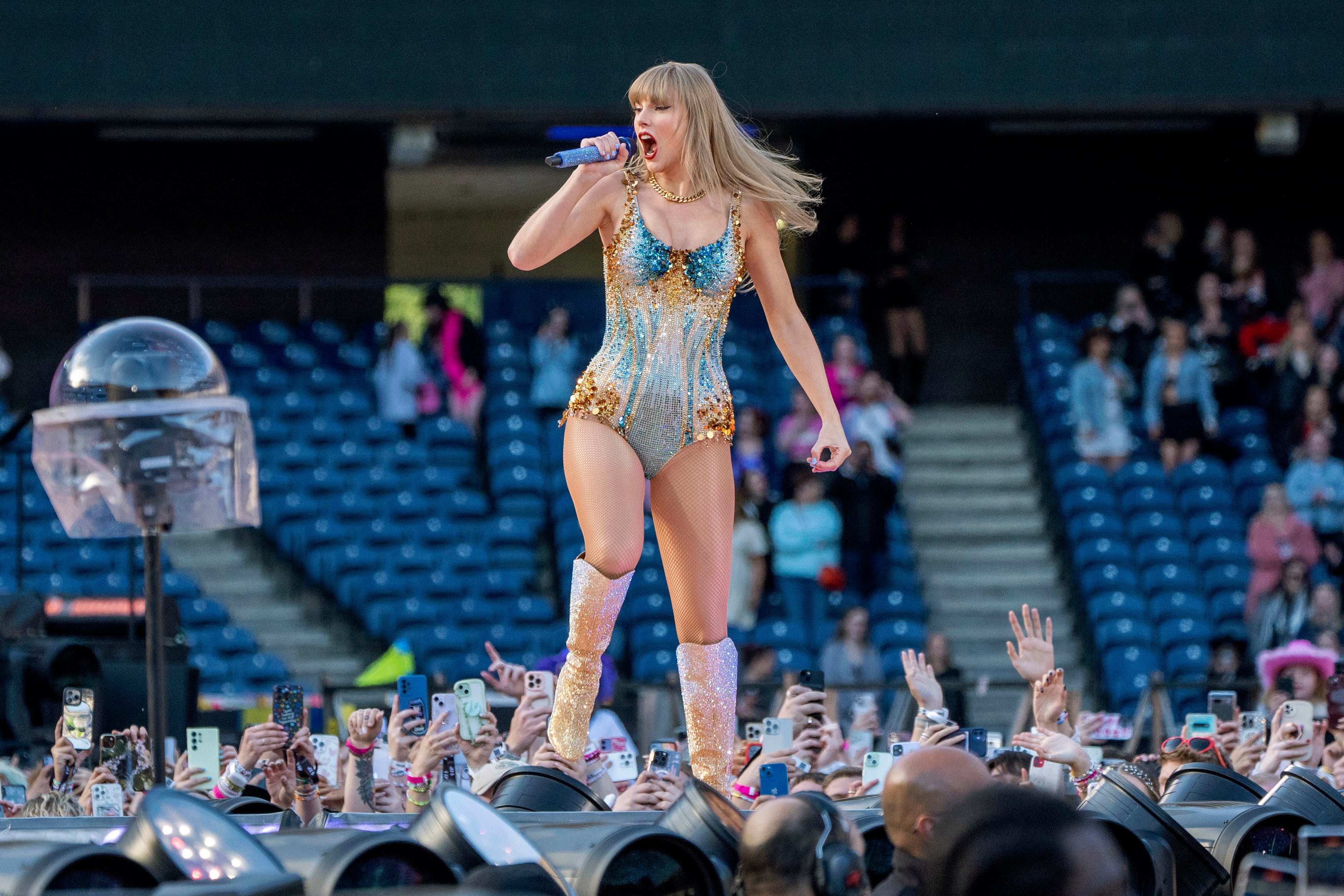 Costco México vende el vinilo de The Tortured Poets Department de Taylor Swift