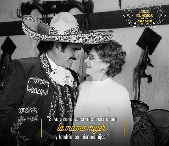 Vicente Fernández y doña 'Cuquita'.