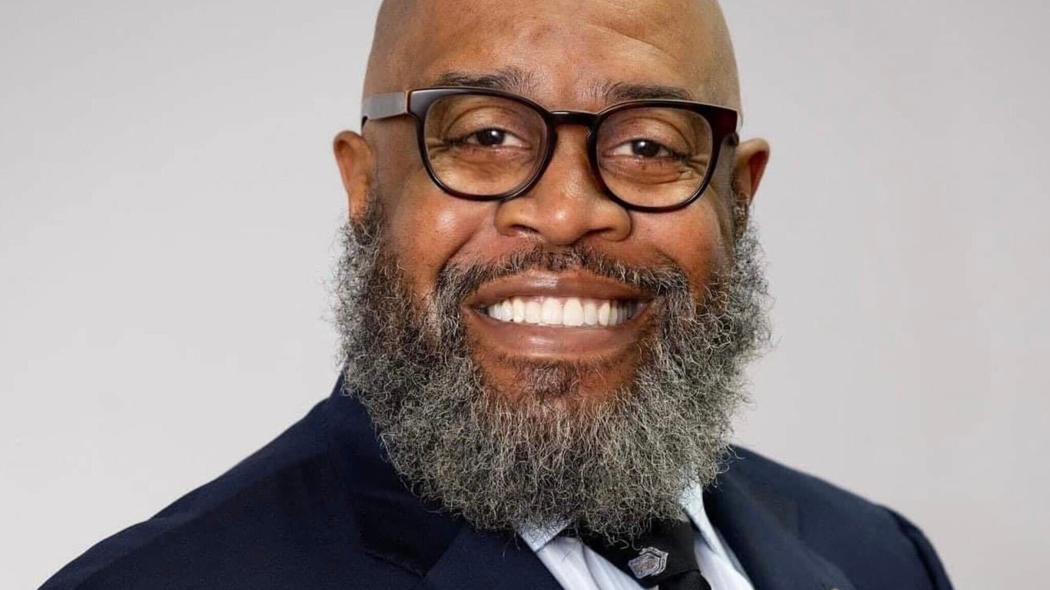 “Dios te hará millonario”: pastor pide donaciones y desata polémica