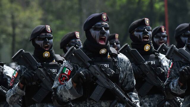 Pase de revista al personal militar que integrará la Columna del Desfile Militar del próximo 16 de septiembre con motivo del desfile militar del 216 aniversario de la Independencia de México