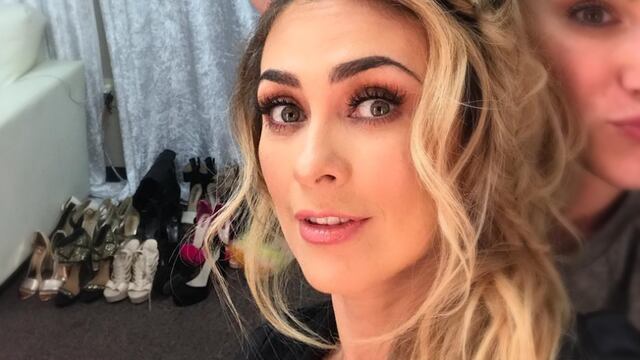 Aracely Arámbula posa comiendo de una forma muy sensual