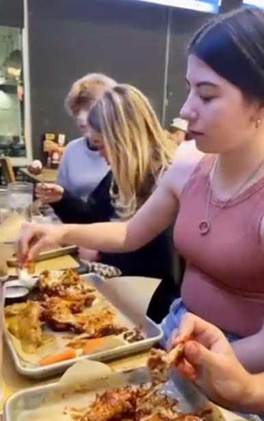"La reina de las alitas"