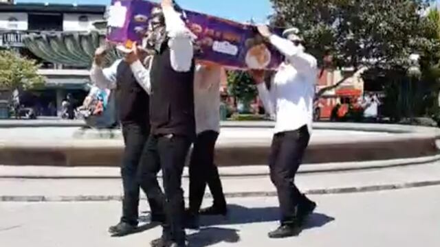 'Coffin Dance' con pan de muerto