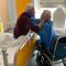 Pareja de ancianos se viraliza por amoroso reencuentro al recuperarse del Covid-19
