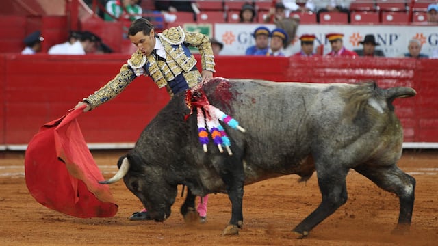 Corrida de toros en la capital del país.