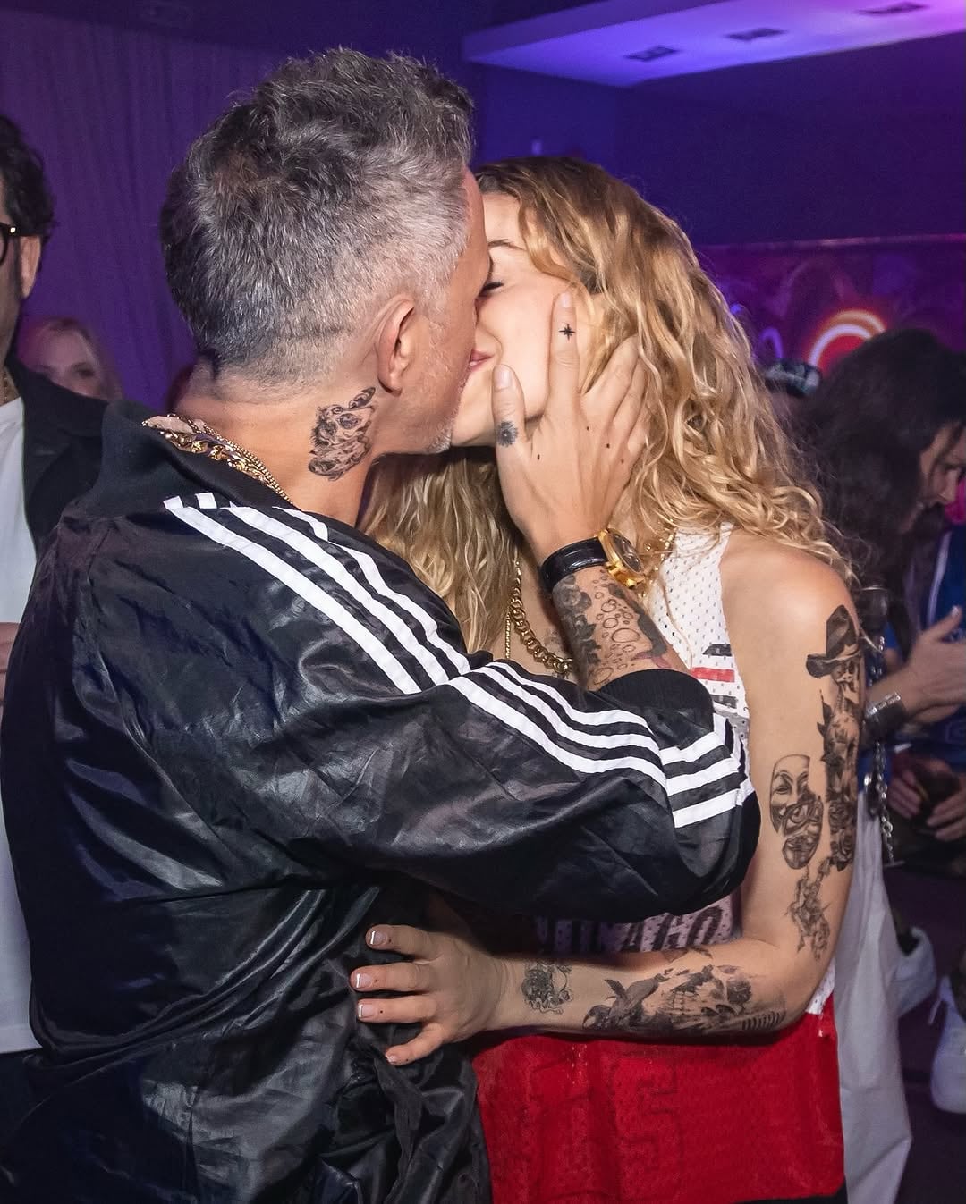Alejandro Sanz y Candela Márquez se besan