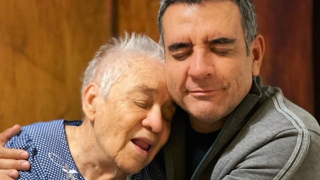 Héctor Sandarti y su mamá, Gertie Duarte