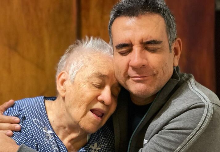 Héctor Sandarti y su mamá, Gertie Duarte