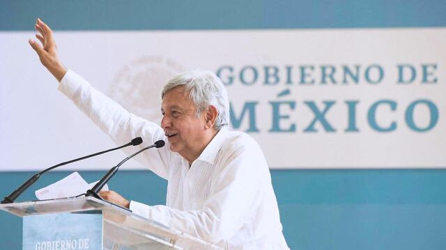 El presidente Andrés Manuel López Obrador da un discurso en Champotón, Campeche.