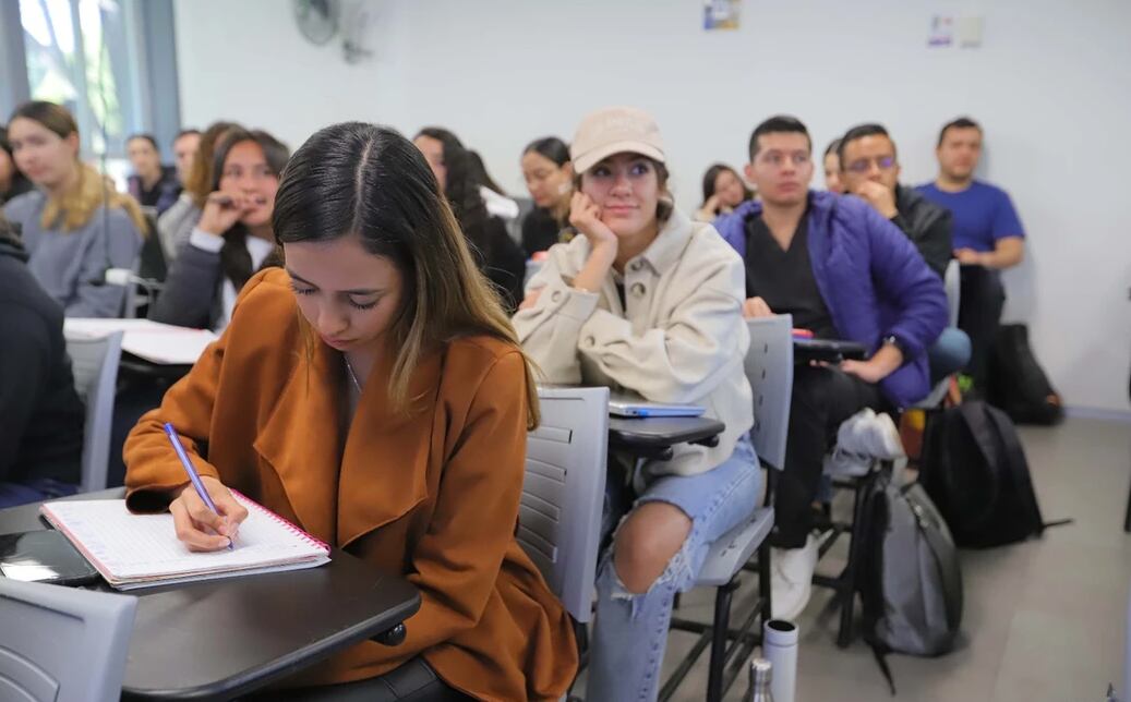 Aguascalientes apoyó a más de mil 700 estudiantes